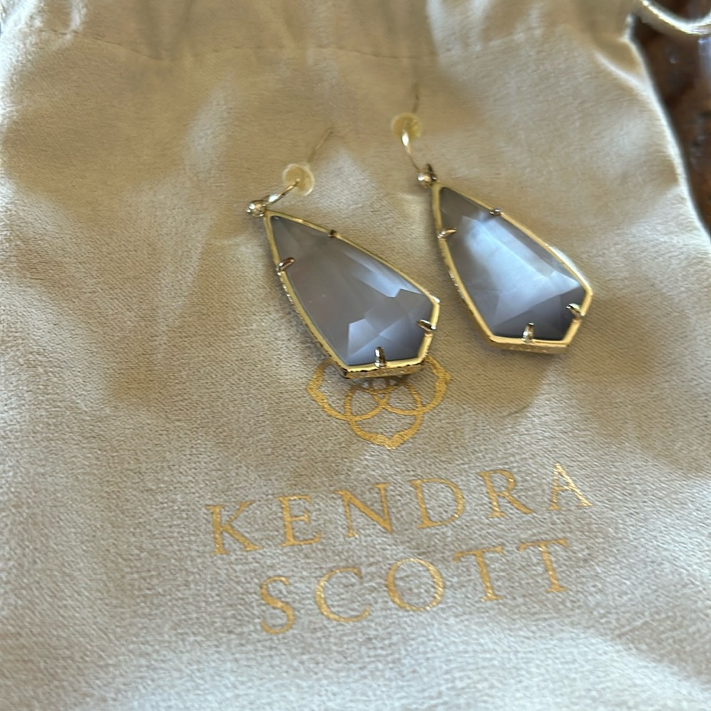 Kendra Scott light gray and gold earrings